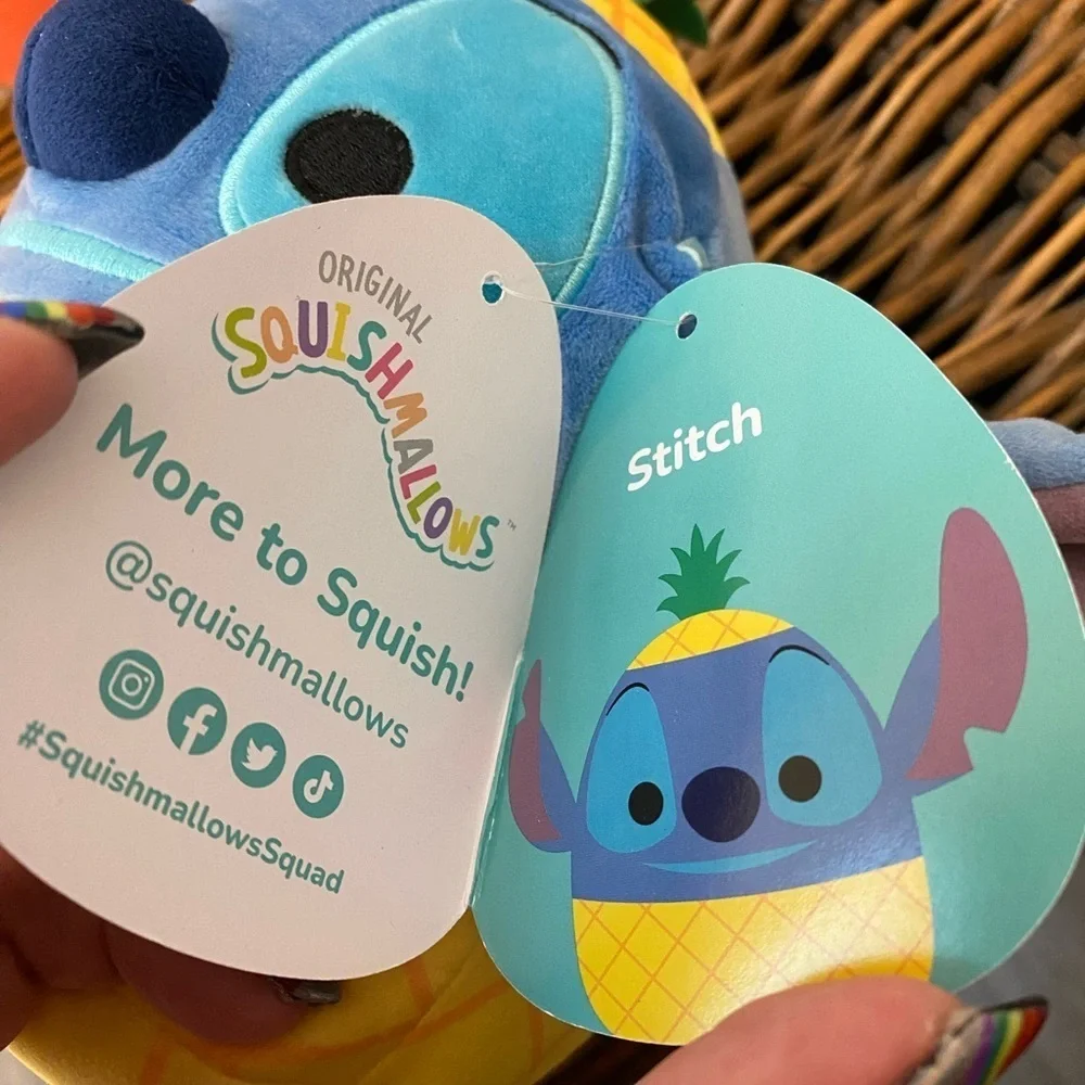 Lilo and Stitch Squishmallow - Picture 4 of 4